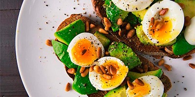 5 Desayunos con proteínas rápidos y sencillos 